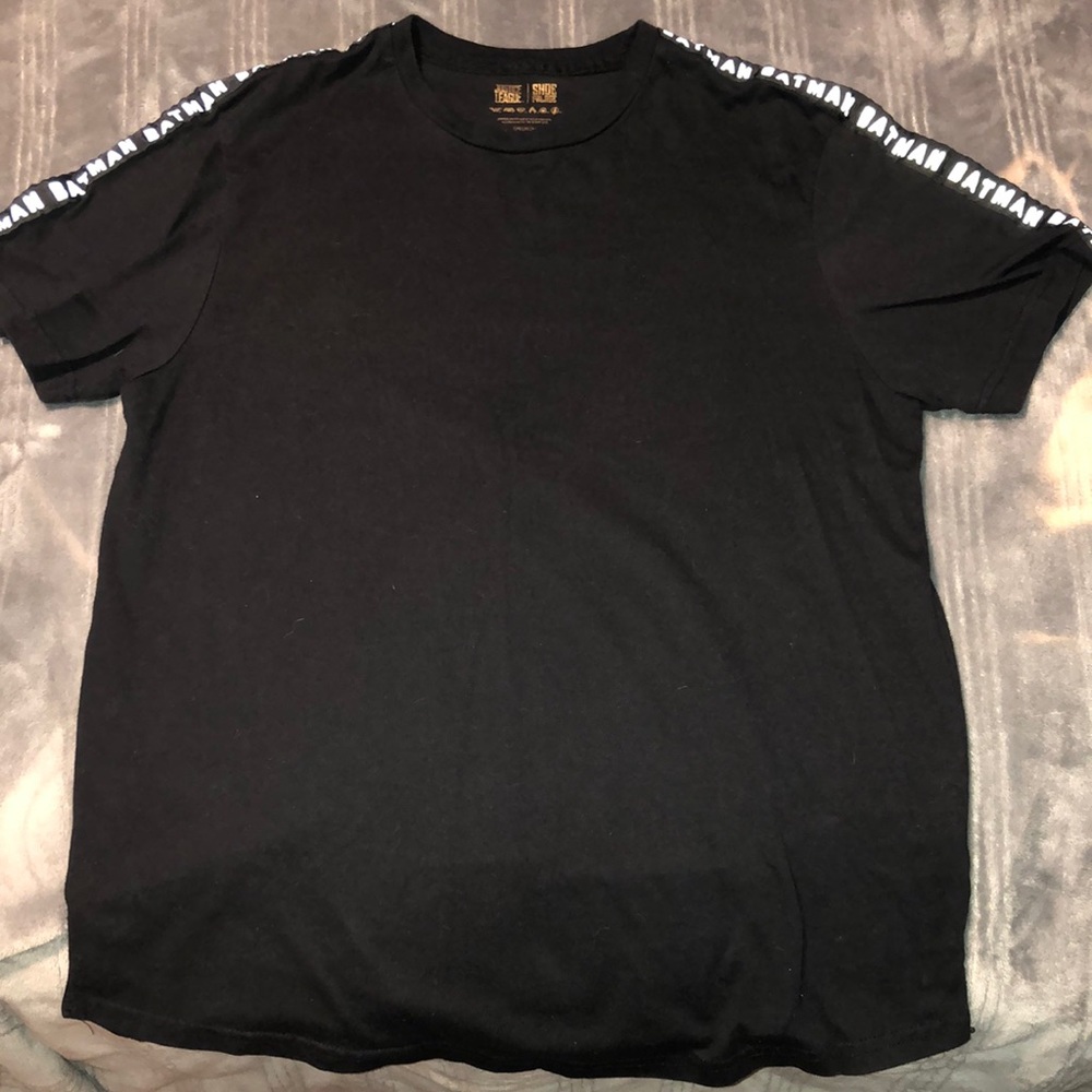 Medium Justice league Batman reflective Shortsleeve tee by Shoe Palace